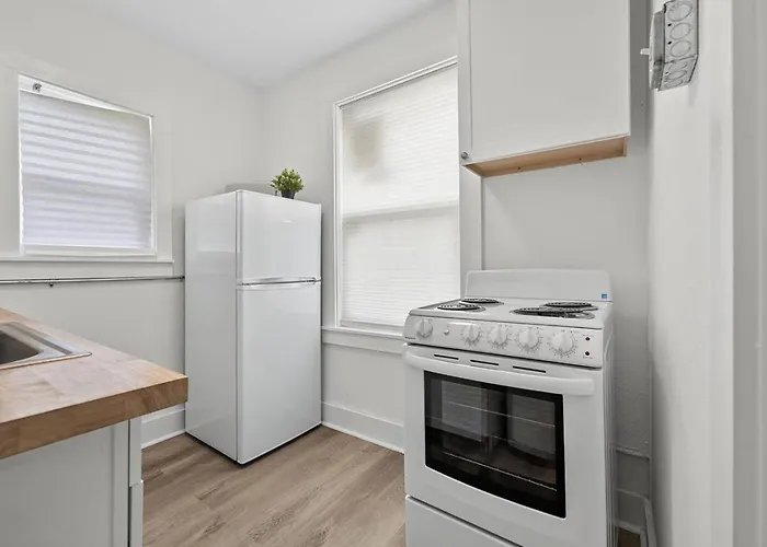Unit 4 Charming Private Pensacola